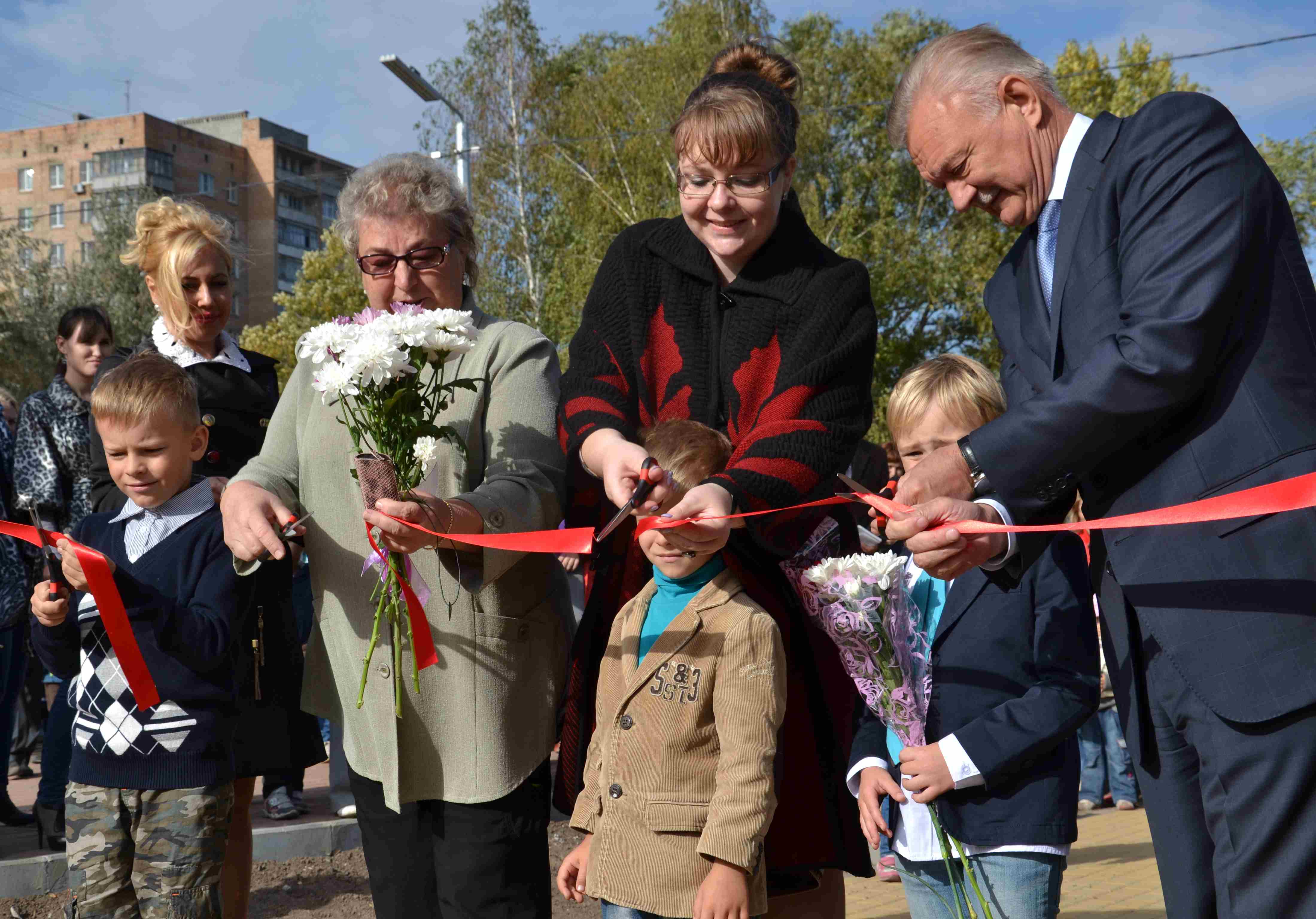 Губернатор открыл новый сквер в Дашково-Песочне