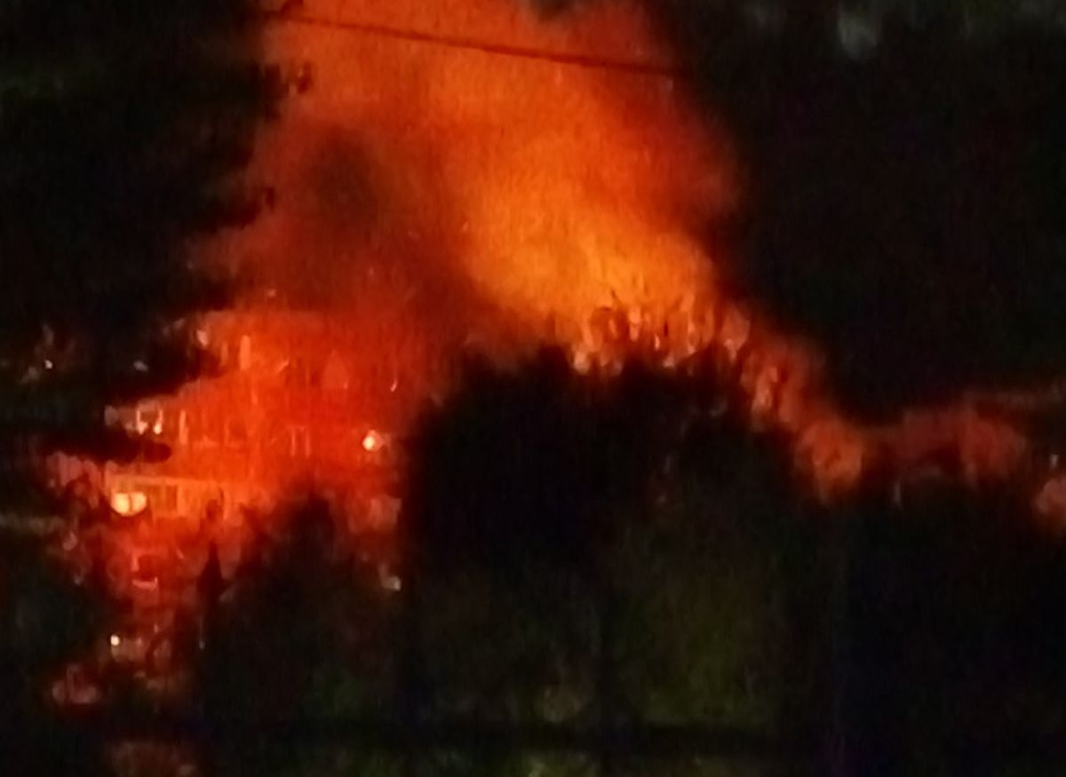 В Шлаковом загорелся частный дом