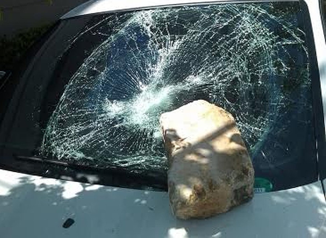 Пьяный рязанец разбил камнем автомобиль незнакомки