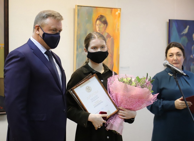 Губернатор Рязанской области вручил именные стипендии имени Виктора Иванова