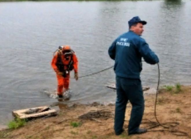 В Скопинском районе из воды достали тело мужчины