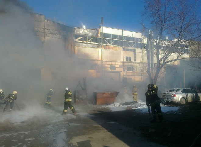 МЧС: площадь пожара на рязанском заводе составляет 2 тыс. кв. м