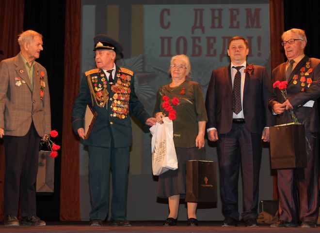 РНПК подарила рязанским ветеранам войны и труда праздничный концерт