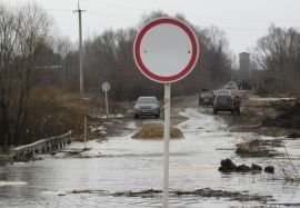 У села Терехово в Шиловском районе затопило мост