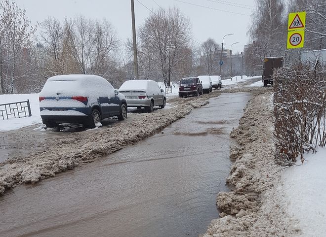 В Рязани из-за прорыва водопровода затопило территорию около двух школ