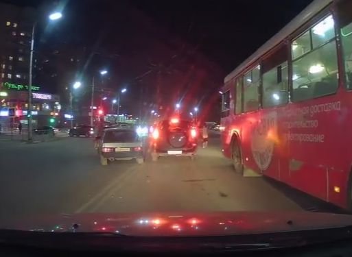 В Рязани водитель допустил два грубейших нарушения за несколько секунд (видео)