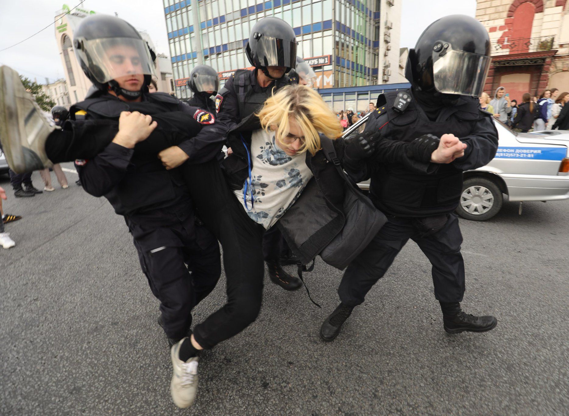 Во время протестных акций по всей России задержали 839 человек