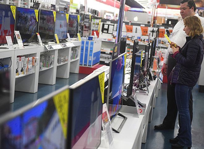 Россиян предупредили о росте цен на электронику из-за обвала рубля