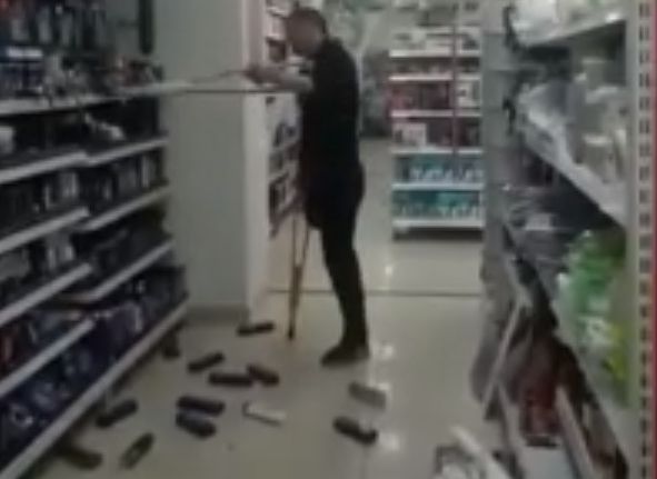 В Рязани одноногий инвалид разгромил супермаркет «Магнит» (видео)