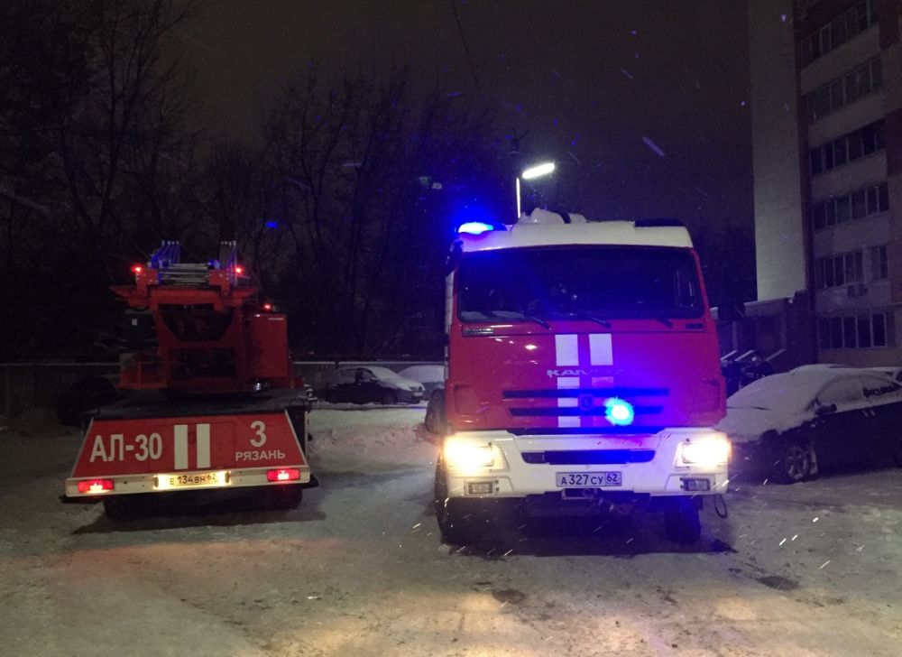 На пожаре в 10-этажке на Михайловском шоссе пострадали люди