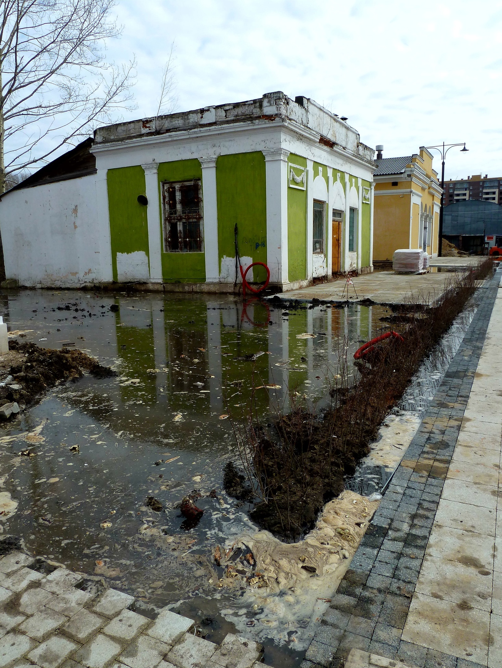 Рязань затопило торговый городок. Торговый городок Рязань 2023. Торговый городок Рязань затопило. Ока Рязань затопило. Рязань торговый городок разлив.