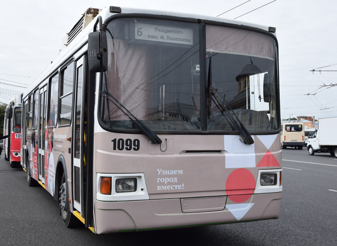 На улицы Рязани выехали два туристических троллейбуса
