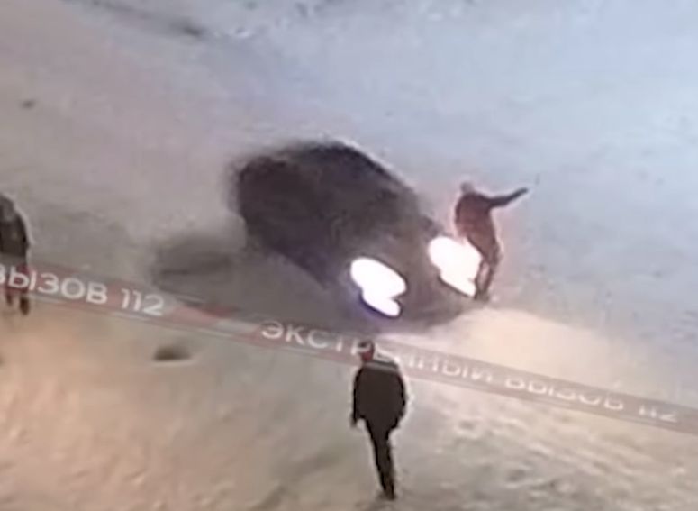 В Карелии автомобиль сбил мэра-нарушительницу (видео)