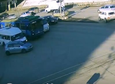 На перекрестке в центре Рязани произошло третье за день ДТП (видео)