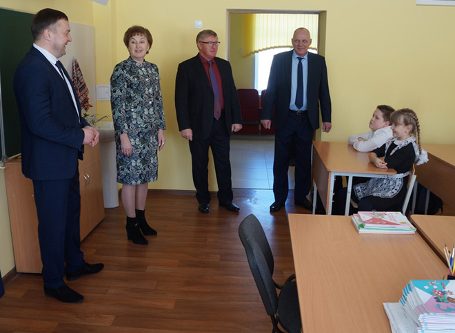 Депутаты облдумы приняли участие в открытии блока начальных классов в школе Черной Слободы