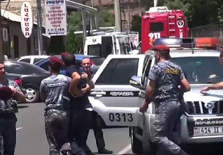 Бандиты отпустили заложников в Ереване