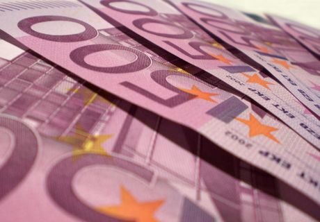 Курс евро упал ниже 72 рублей впервые с конца лета