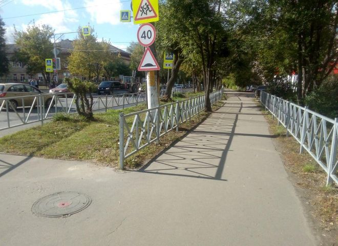 Рязанец потребовал демонтировать пешеходное ограждение на улице Весенней