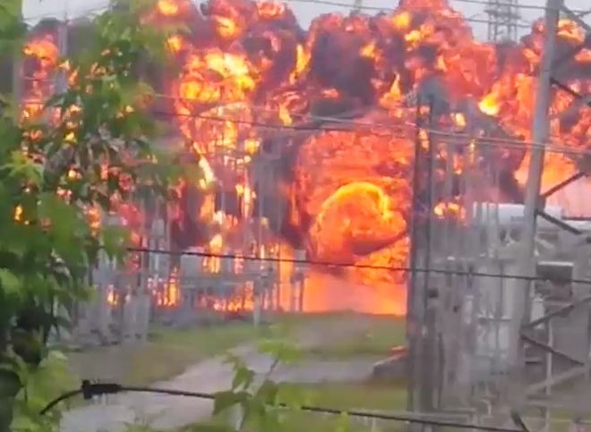 На электроподстанции в Томске произошел сильный взрыв (видео)