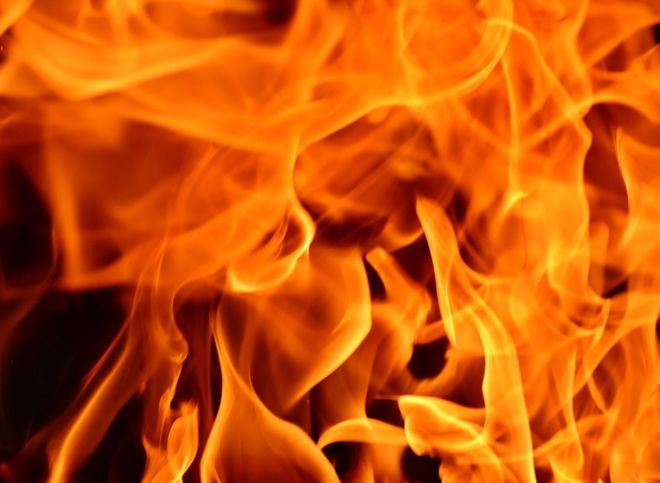 На пожаре в Рязани пострадала 28-летняя женщина