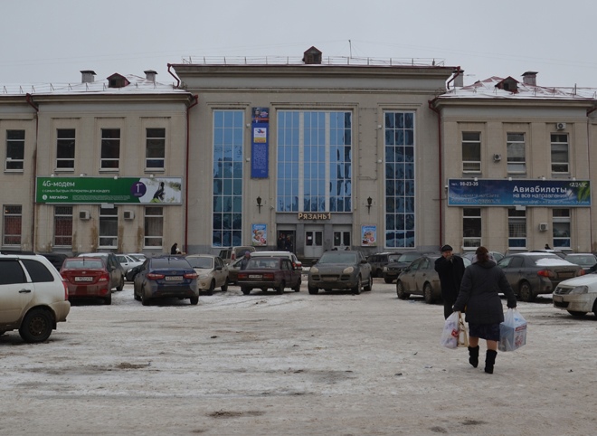 К вокзалу Рязань-1 вызвали «скорую» из-за падения женщины на улице
