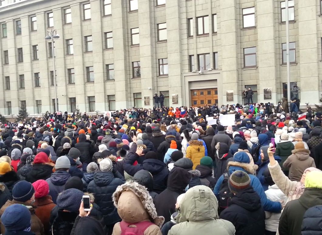 В Иркутске шествие добралось до здания областной администрации