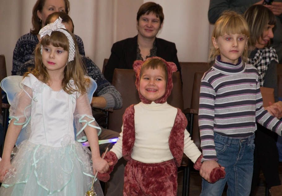 Рязанские волонтеры провели елку для детей беженцев