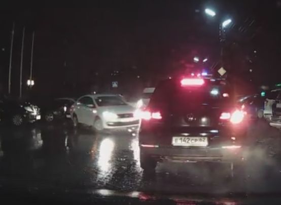 На улице Татарской водитель устроил ДТП, выезжая задом с парковки (видео)
