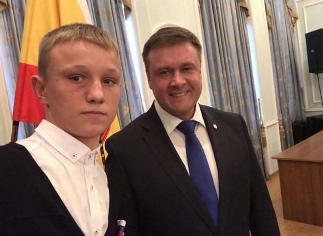 Любимов опубликовал селфи с рязанскими школьниками