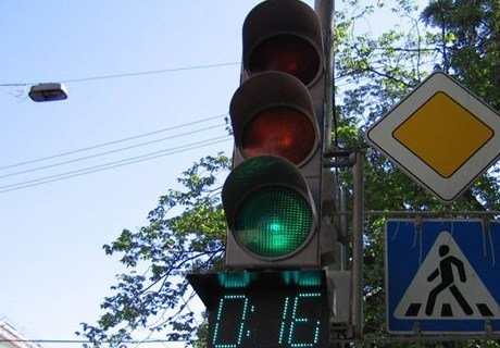 На улице Циолковского второй день не работает светофор