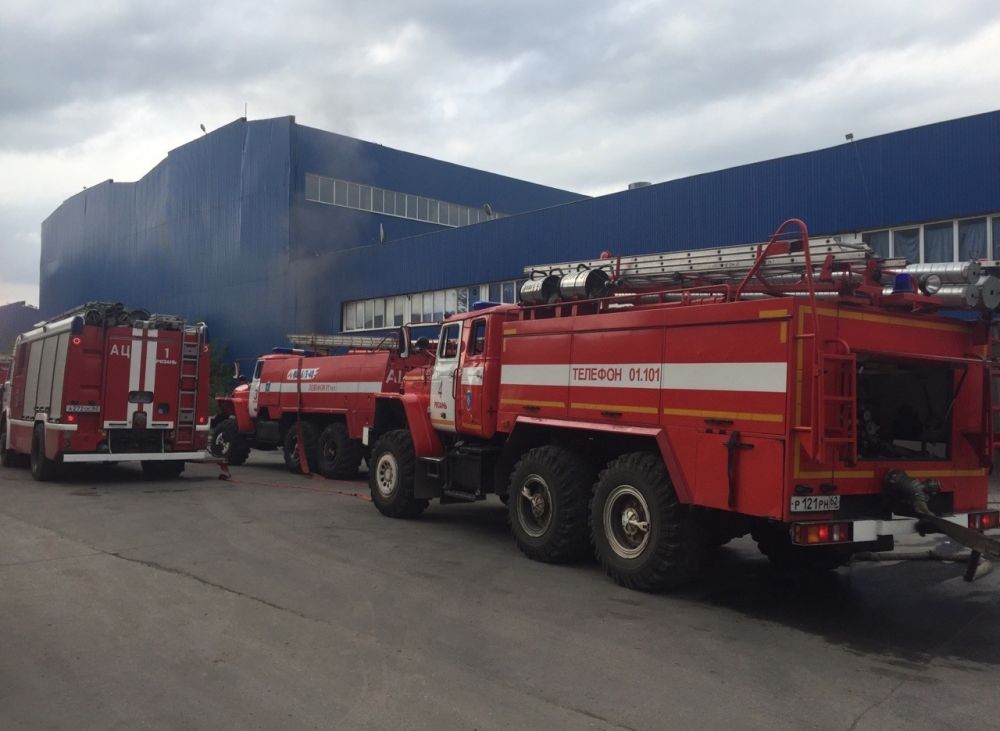 МЧС опубликовало информацию о пожаре в складском комплексе «Каскад»