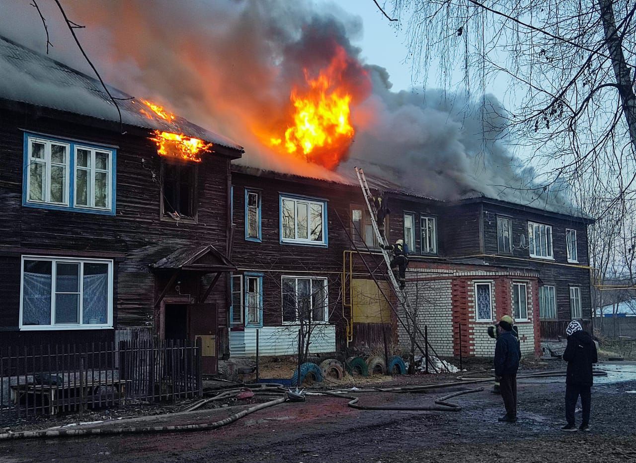 Пожар на улице Лесопарковой тушат восемь расчетов | 31.03.2024 | Рязань -  БезФормата