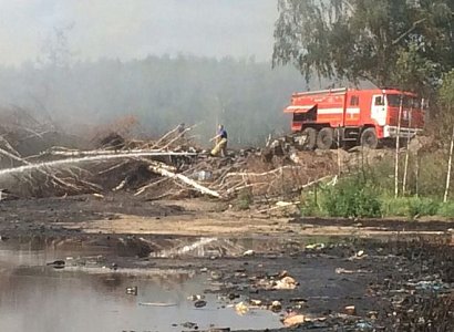 Пожар на опасной свалке в Турлатове потушили