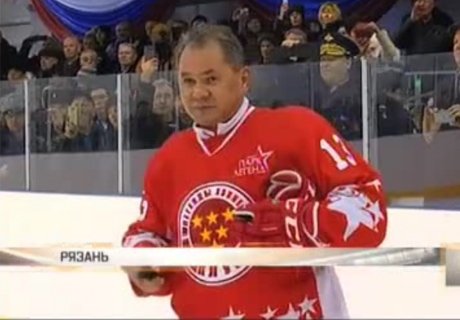 Шойгу сыграл в хоккей в новом ледовом дворце ВДВ (видео)