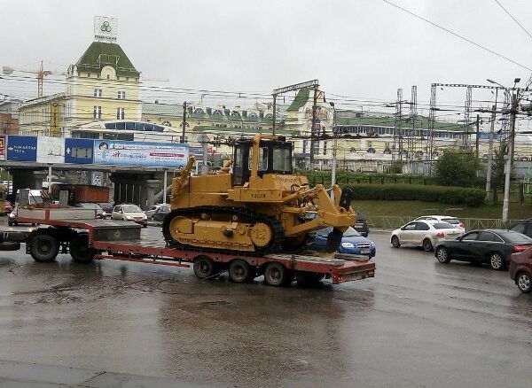 Фото: трактор оборвал троллейбусные провода на Первомайском проспекте