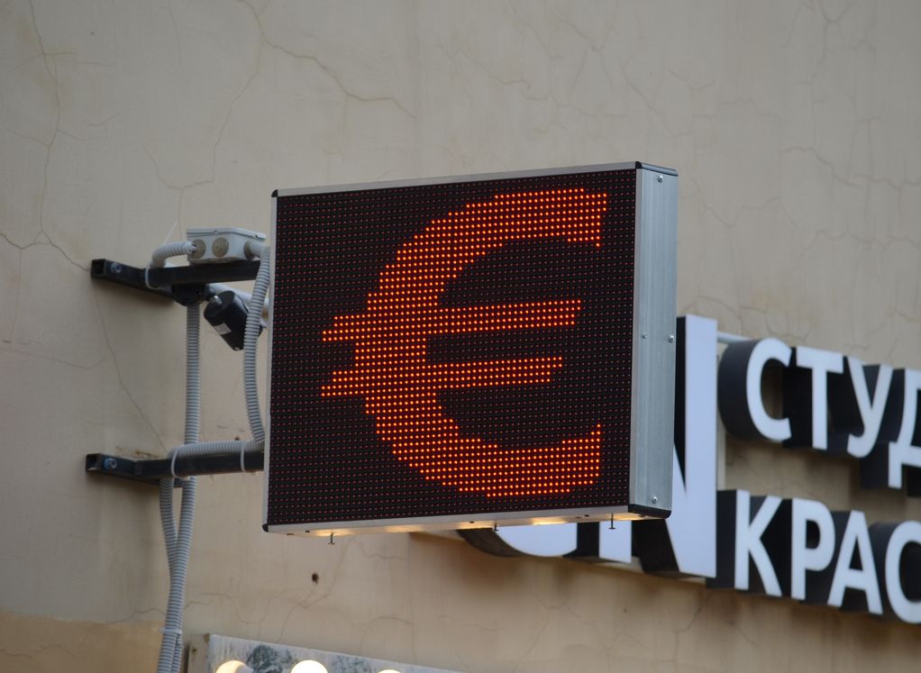 Курс евро на Мосбирже превысил 102 рубля