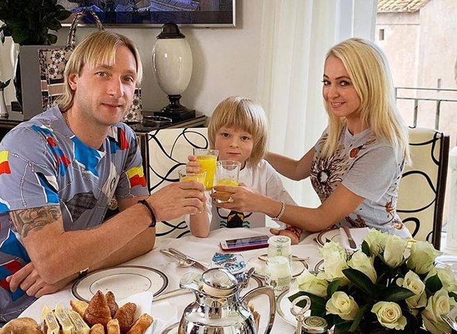 Плющенко и Рудковская обратились в полицию из-за угроз сыну