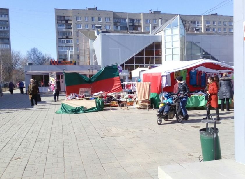 На рязанку с маленьким ребенком упала белорусская палатка