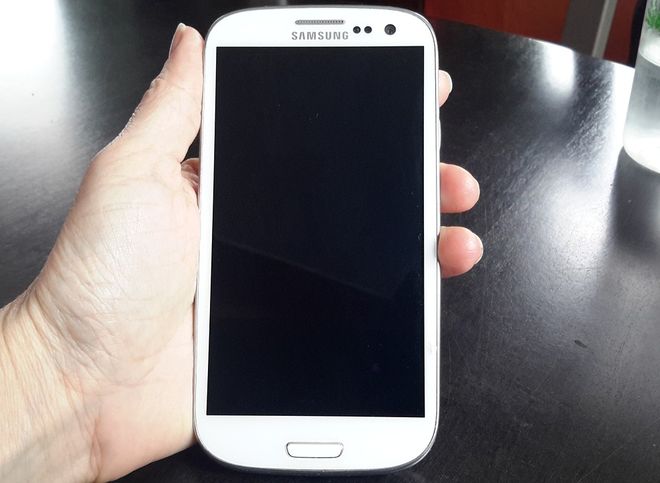 Смартфоны Samsung начали тайно рассылать фото своих владельцев