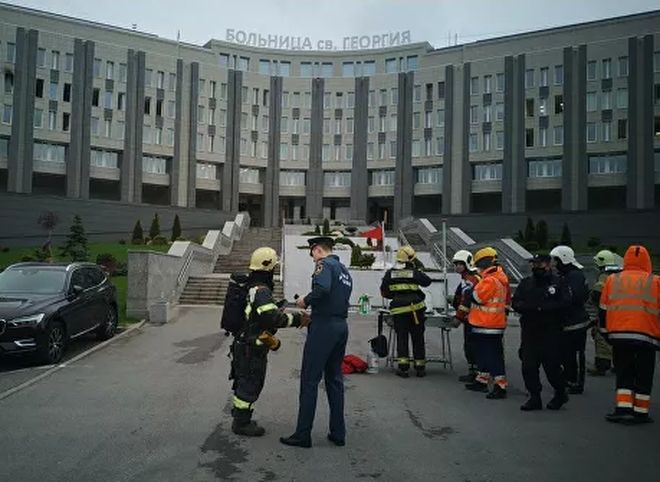 В Петербурге при пожаре в больнице, где лечат пациентов с COVID-19, погибли пять человек