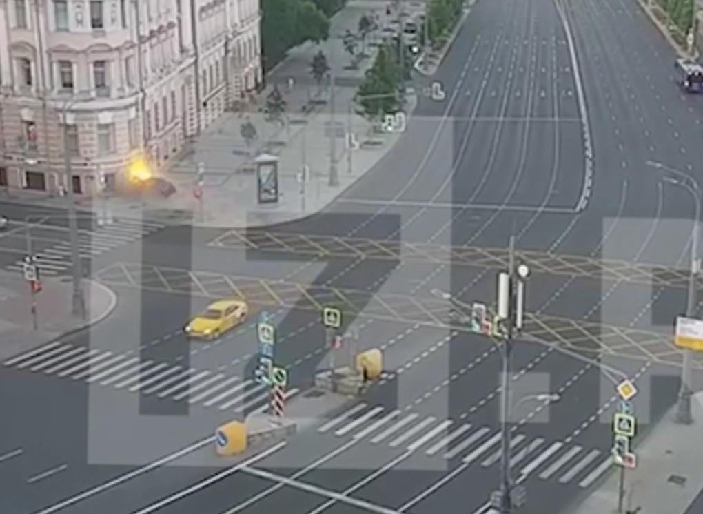  В центре Москвы в ДТП с загоревшимся Mercedes погибли два человека