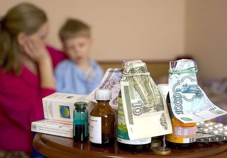 Власти РФ потребовали снизить цены на дорогие лекарства