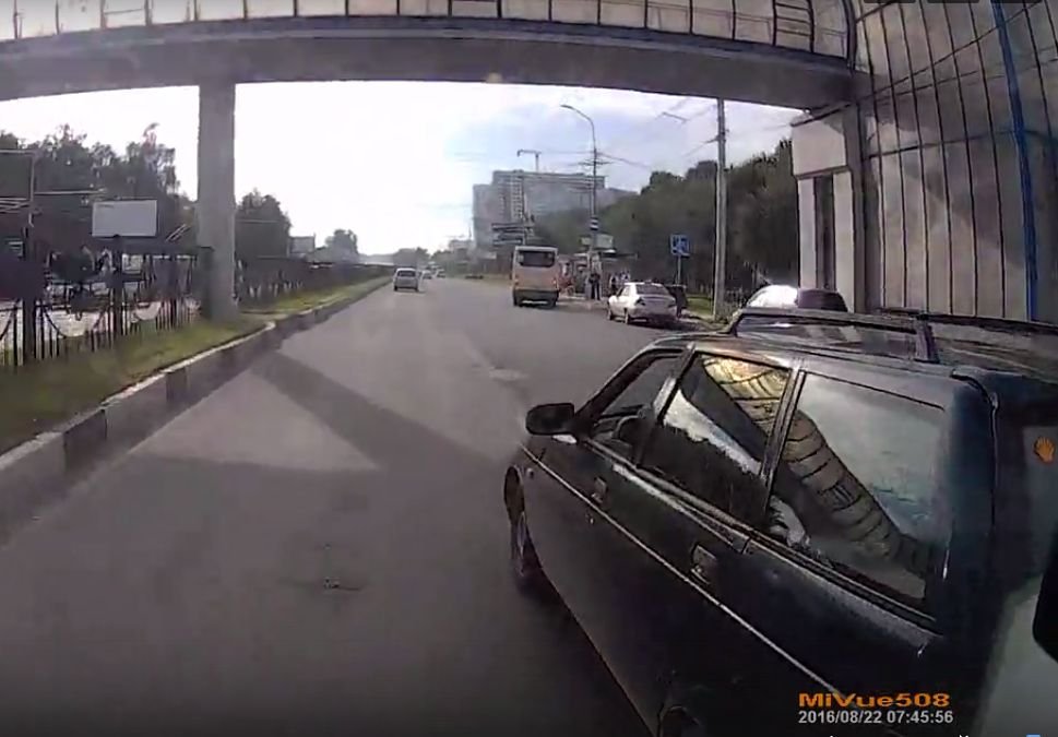 Разборки водителей в Рязани закончились аварией (видео)