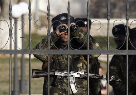 Около 100 неизвестных напали на войсковую часть в Артемовске