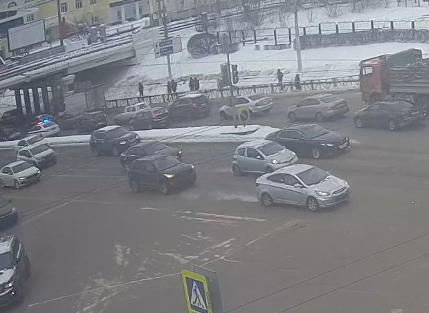 Под путепроводом у вокзала Рязань-2 столкнулись шесть машин