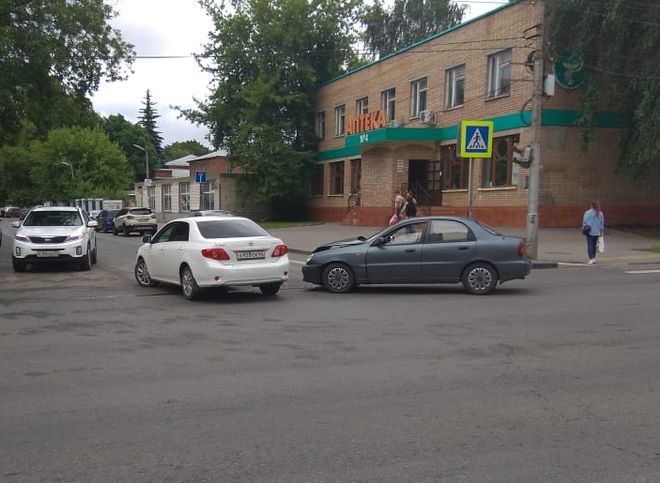 На улице Гагарина образовалась пробка из-за ДТП