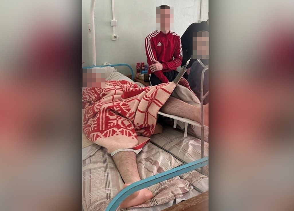 В Скопине молодой человек сломал бедро, упав с ледяной лестницы