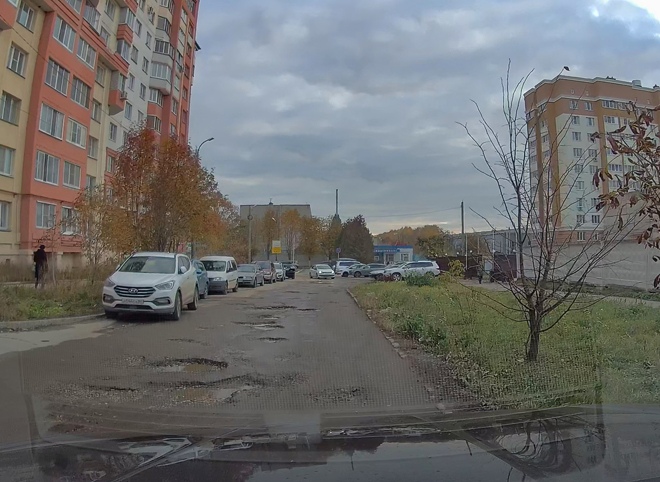 Рязанцы пожаловались на разбитую дорогу на улице Костычева