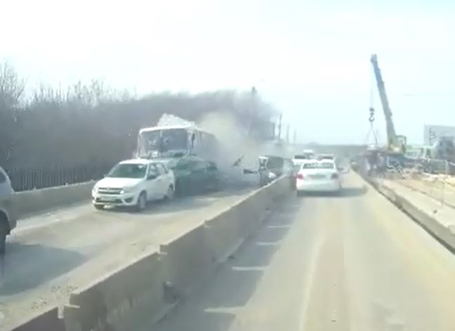 Момент аварии с маршруткой на мосту через Трубеж показали с другого ракурса