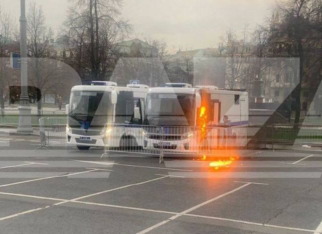 В центре Москвы в автобус ОМОНа бросили «коктейль Молотова»